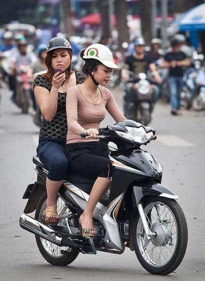 美女骑国产摩托视频